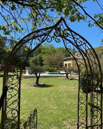 L'Eveil En Provence Acomodação com café da manhã Entrecasteaux Exterior foto