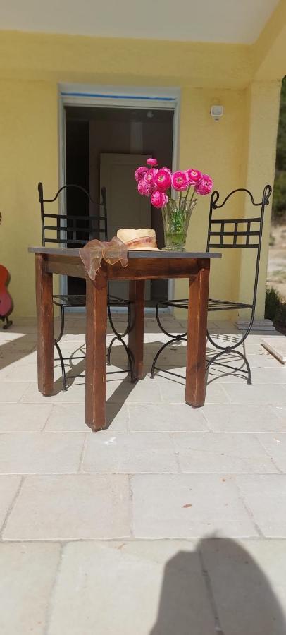 L'Eveil En Provence Acomodação com café da manhã Entrecasteaux Exterior foto