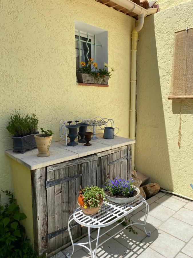 L'Eveil En Provence Acomodação com café da manhã Entrecasteaux Exterior foto