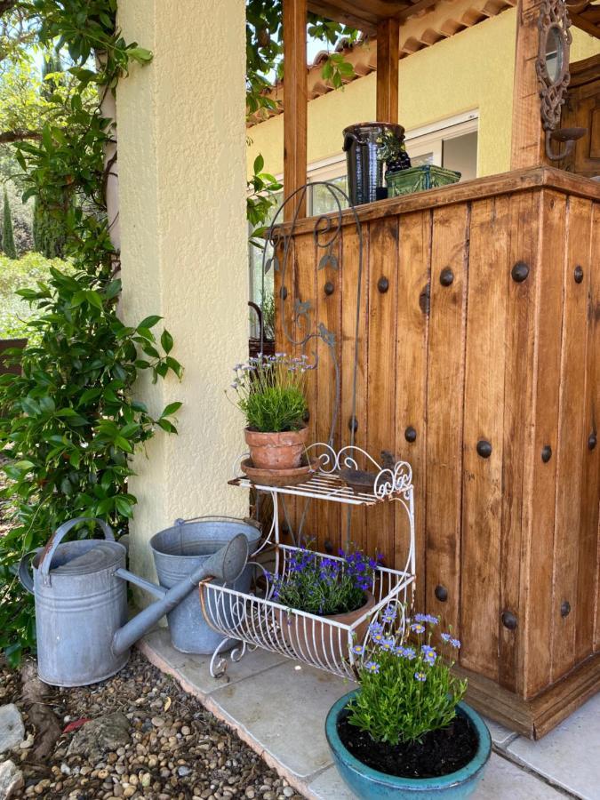 L'Eveil En Provence Acomodação com café da manhã Entrecasteaux Exterior foto