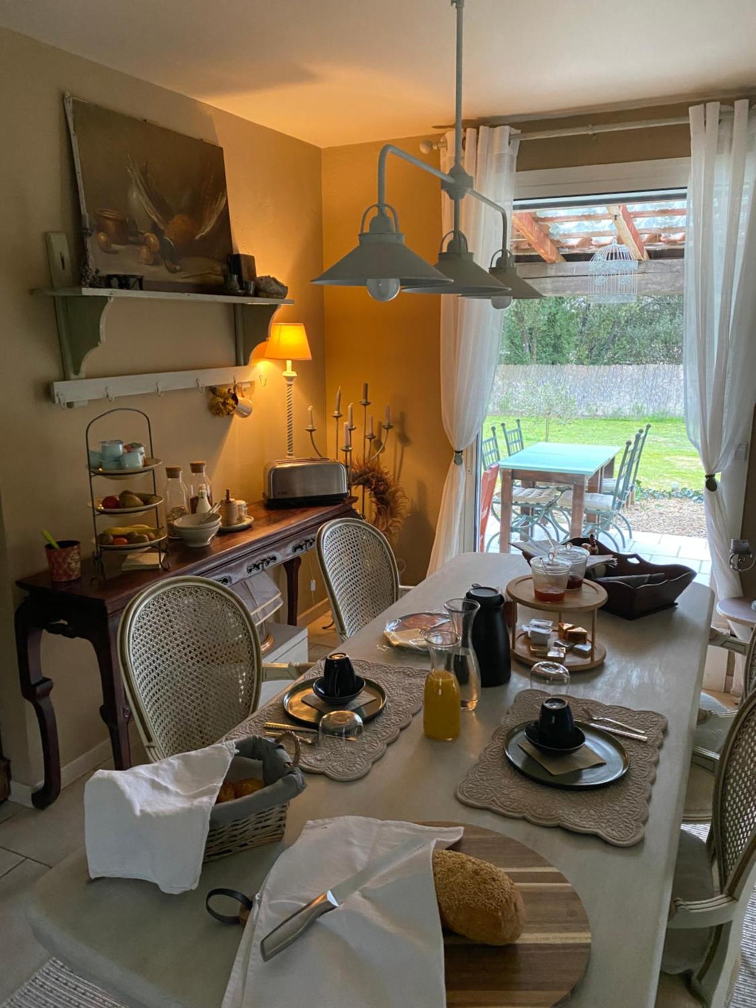 L'Eveil En Provence Acomodação com café da manhã Entrecasteaux Exterior foto