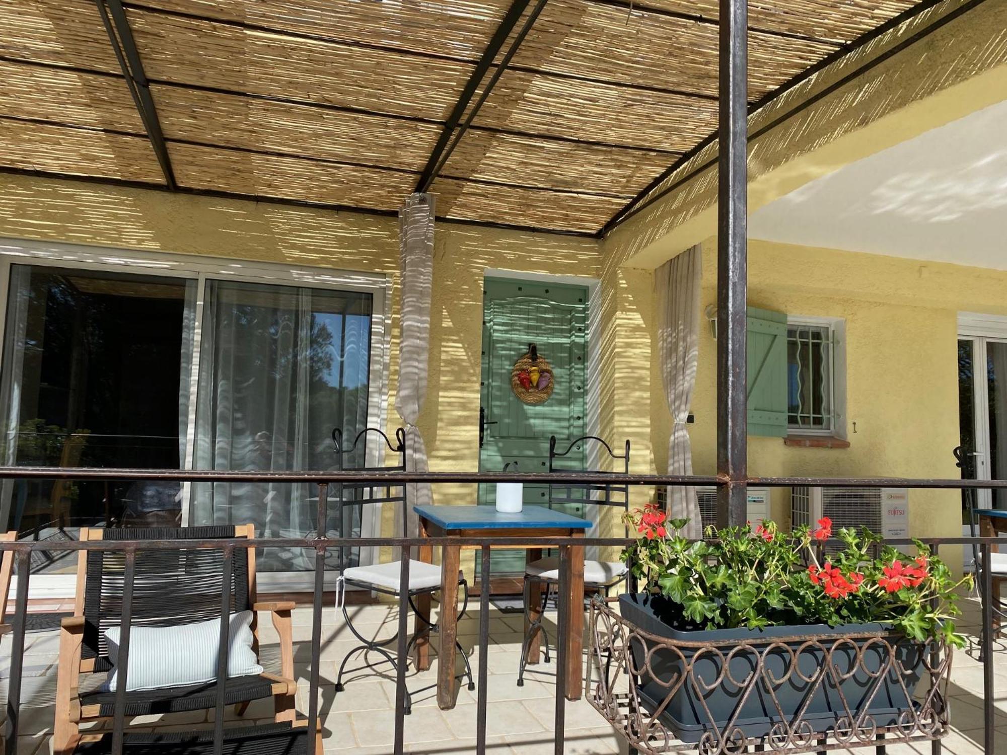 L'Eveil En Provence Acomodação com café da manhã Entrecasteaux Quarto foto