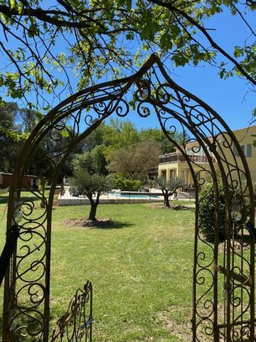 L'Eveil En Provence Acomodação com café da manhã Entrecasteaux Exterior foto
